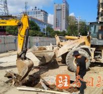 男女黄色性裸漫画高温下的坚守｜道路建设者用汗水铺就畅通路